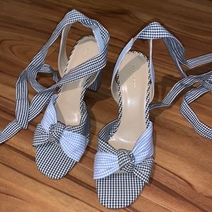 Size 9 Ann Taylor heels that wrap / tie